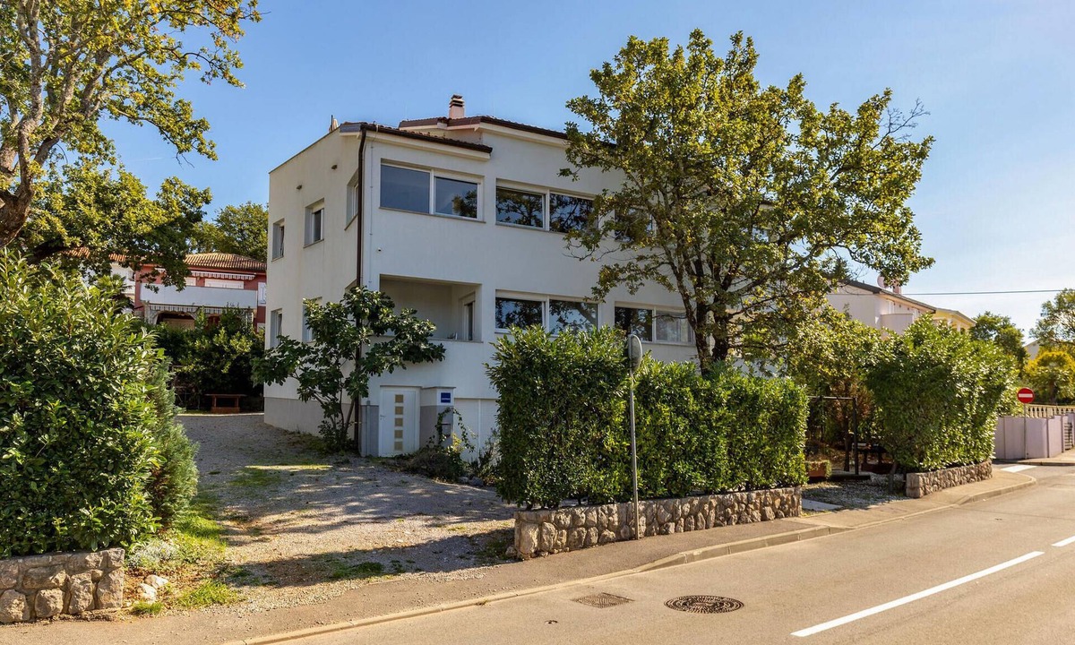 Njivice Apartment | Stunning apartment in Njivice with WiFi
