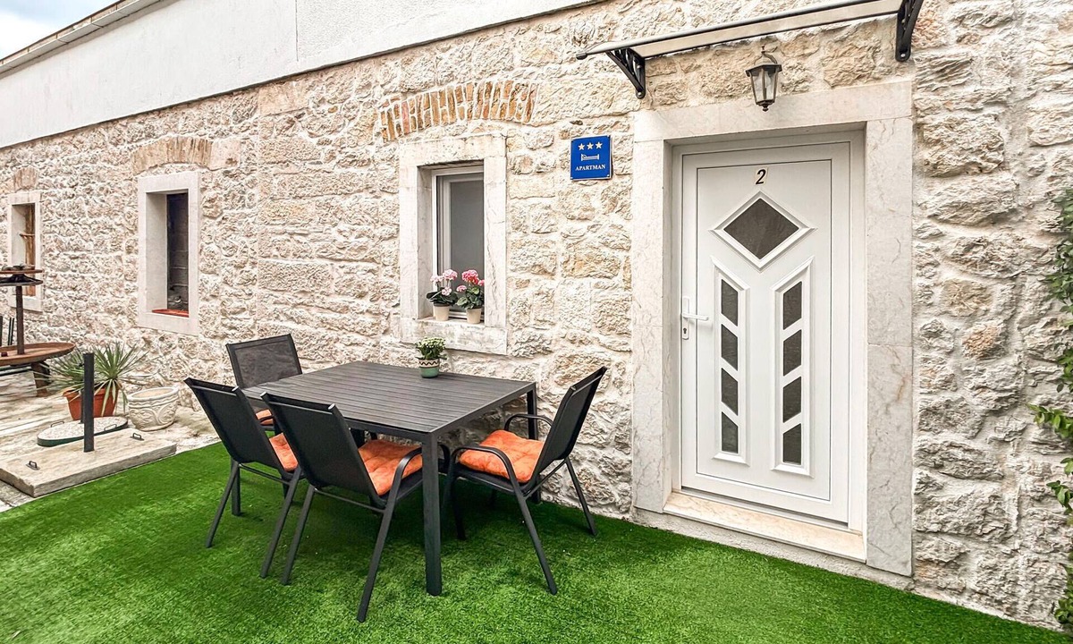 Opuzen Apartment | Stunning apartment in Opuzen with WiFi