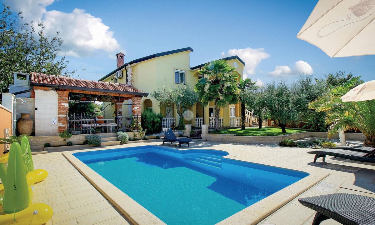 Antonci Apartment | Stunning apartment in Porec with swimming pool