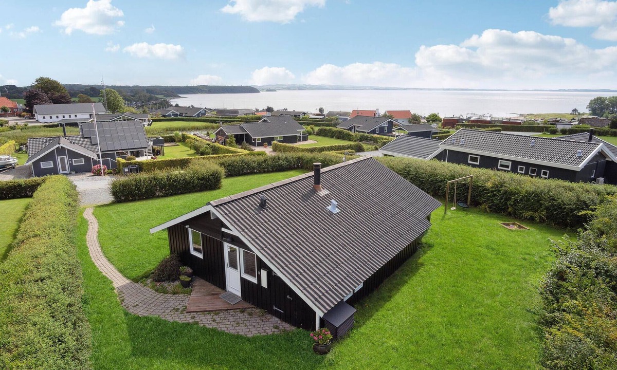 Ronde Apartment | Stunning apartment in Rønde with sauna