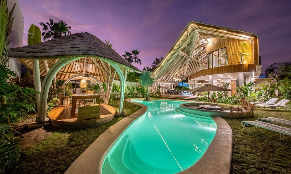 Umalas Villa | Stunning Architecture 5BR Bamboo With Tropical Pool Villa in Umalas