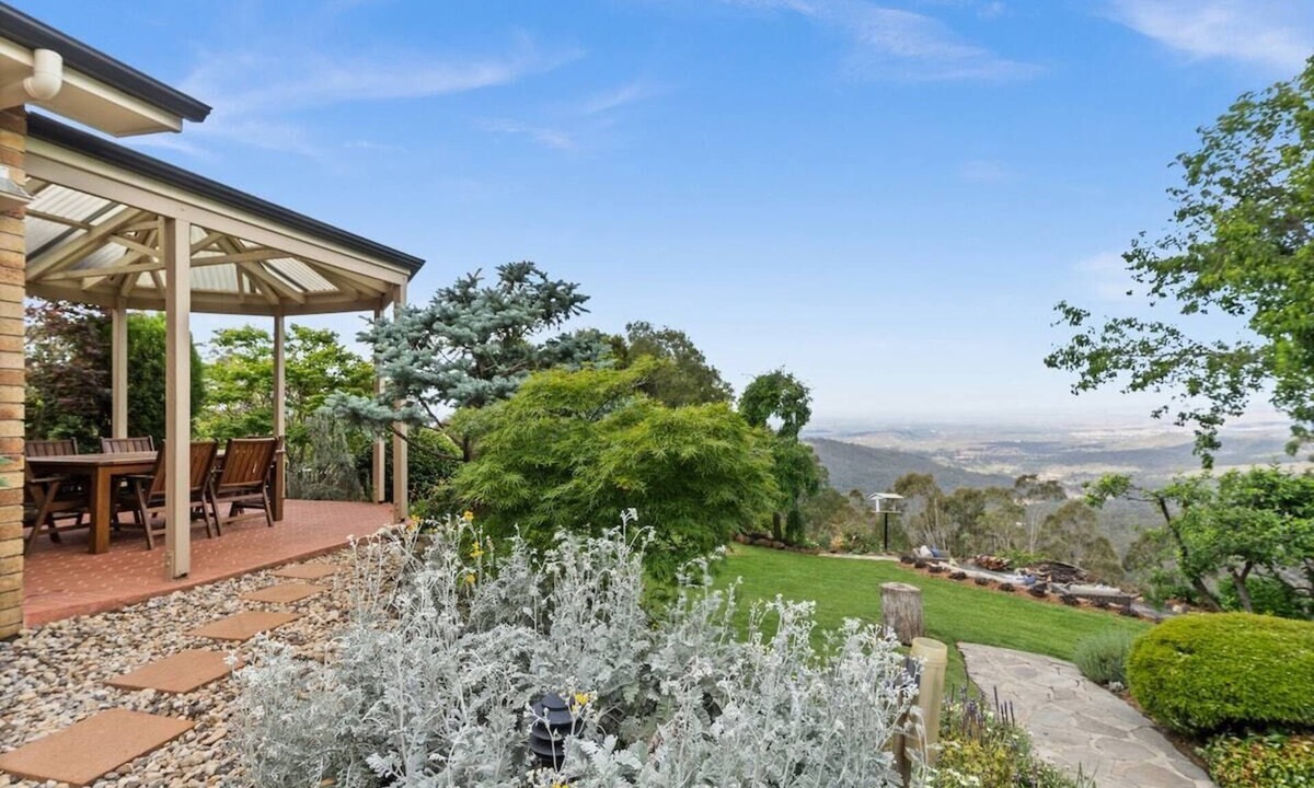 Ballard House | Stunning Mountain Escape!