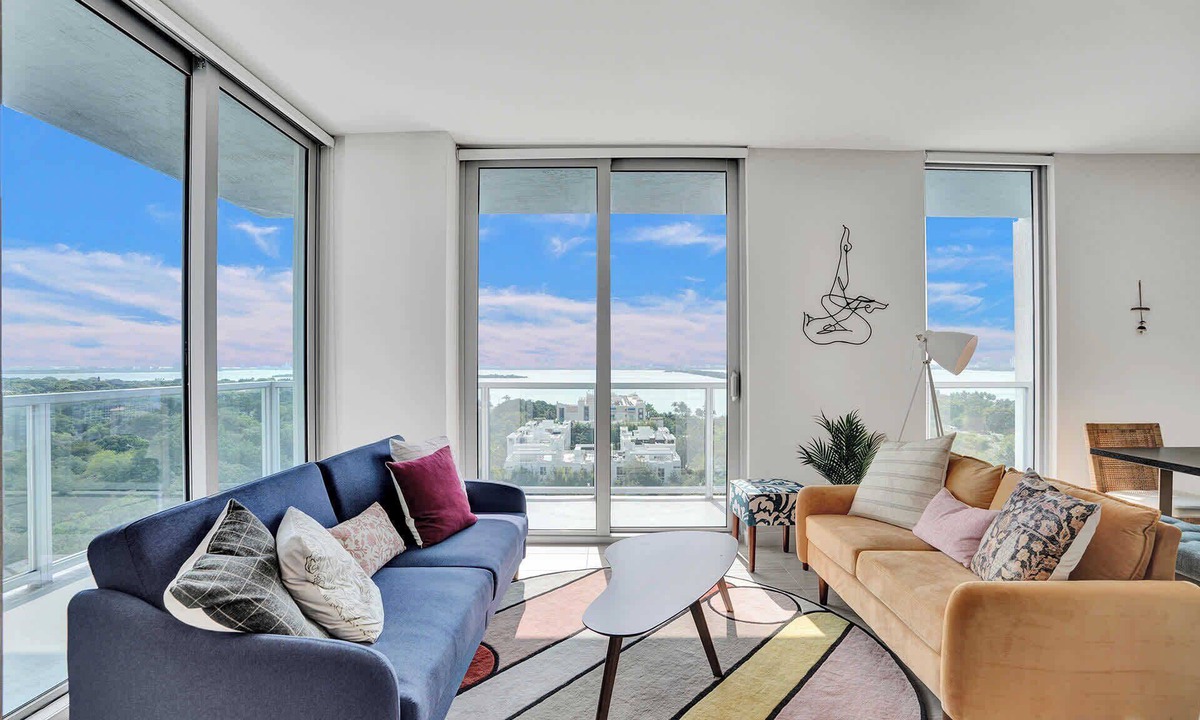 Northeast Miami Condo | Stunning Bay Views 2 Bdrm Condo