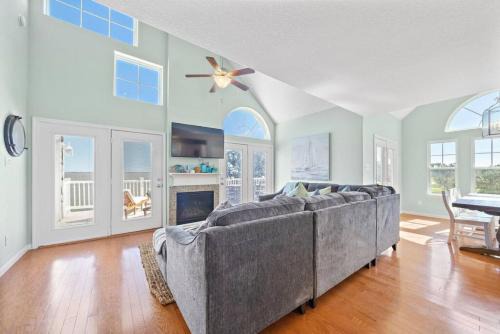 Shoreacres House | Stunning bayfront home with spacious deck and incredible Galveston Bay views