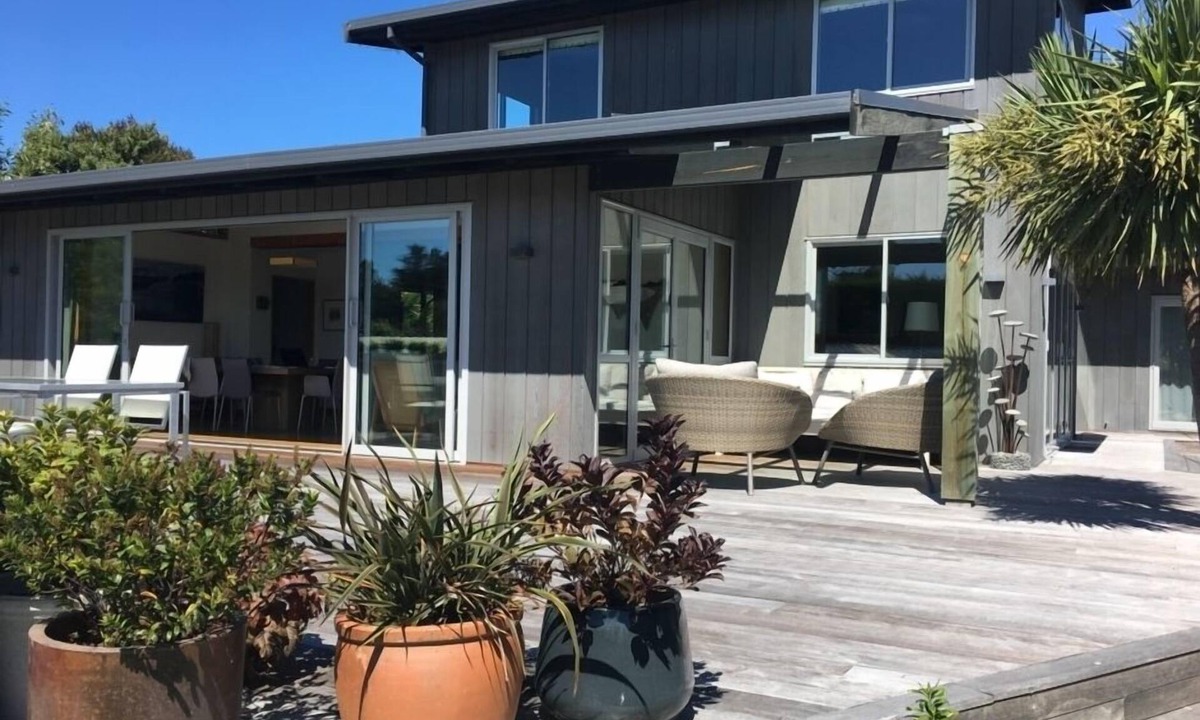 Waikuku Beach House | Stunning Beach-access House