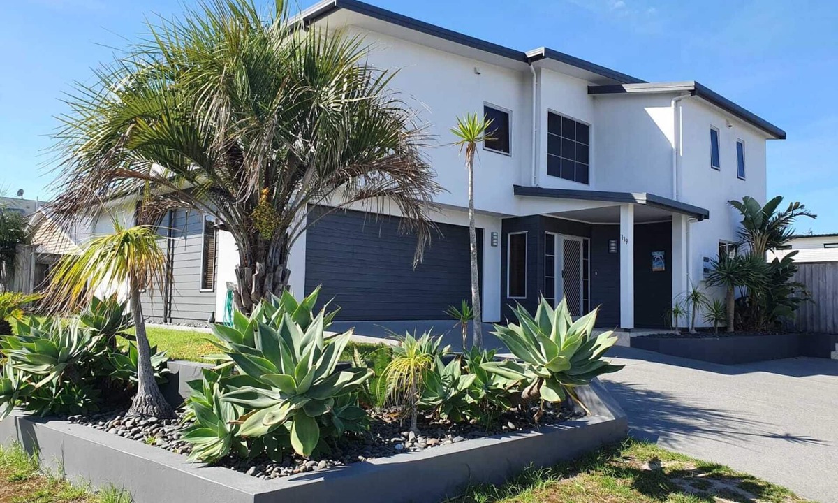 Ruakaka House | Stunning Beach Getaway