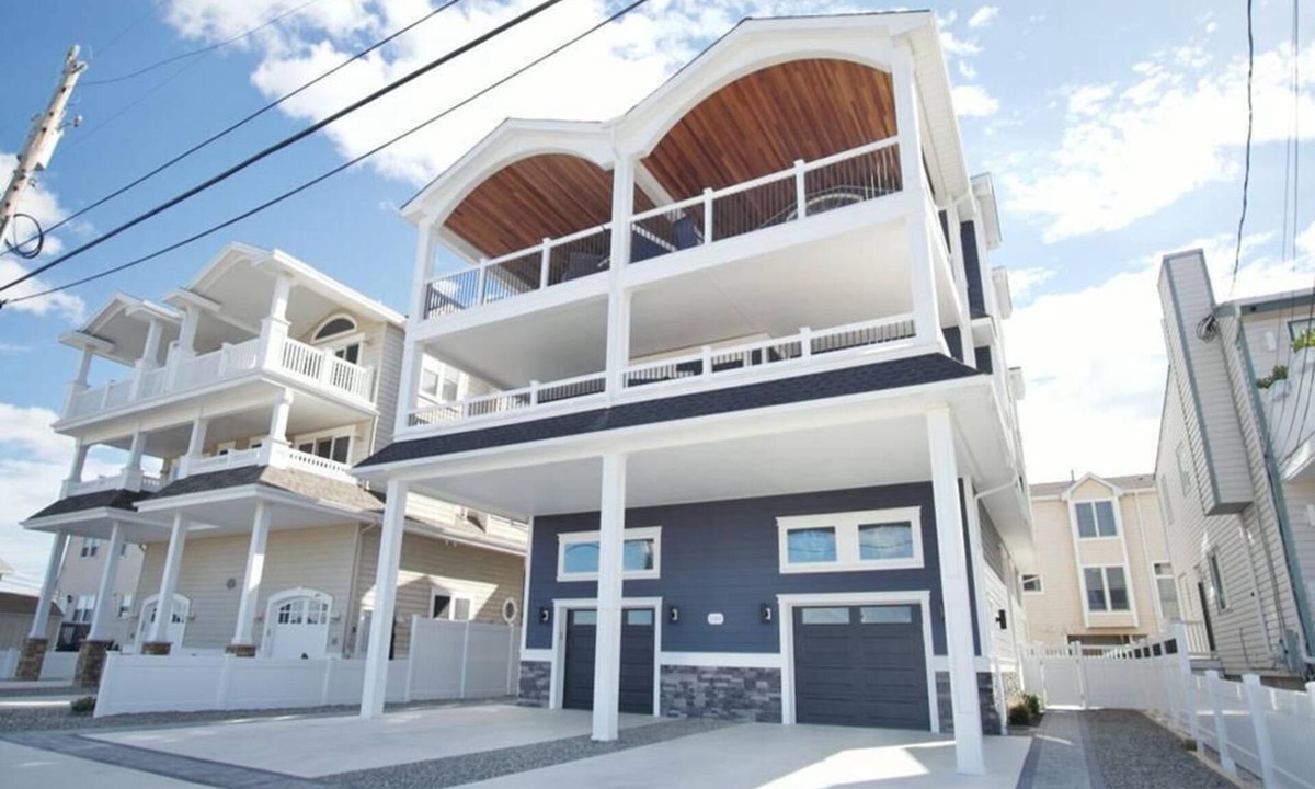Sea Isle City Condo | Stunning Beach Home with Elevator and Sleeps 18