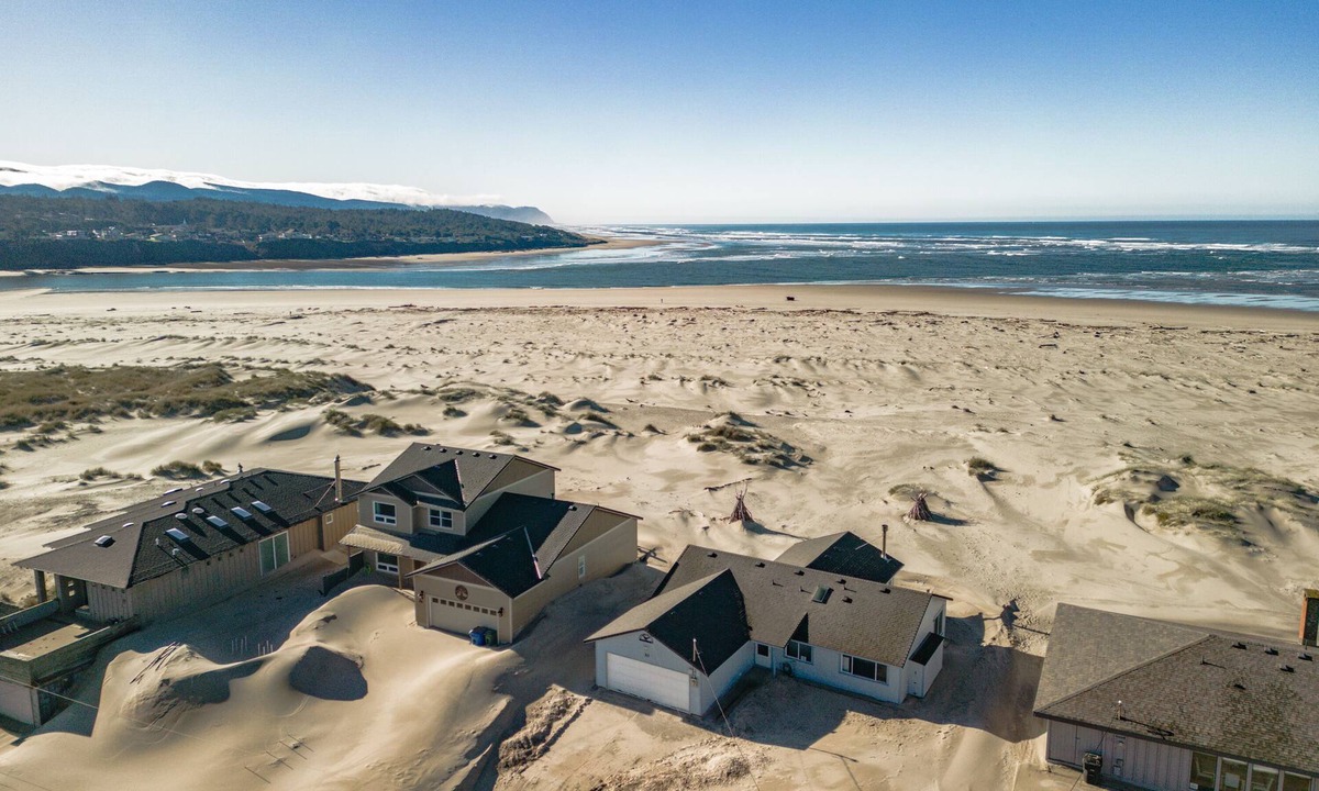 Bayshore House | Stunning Beach House! Pet Friendly!