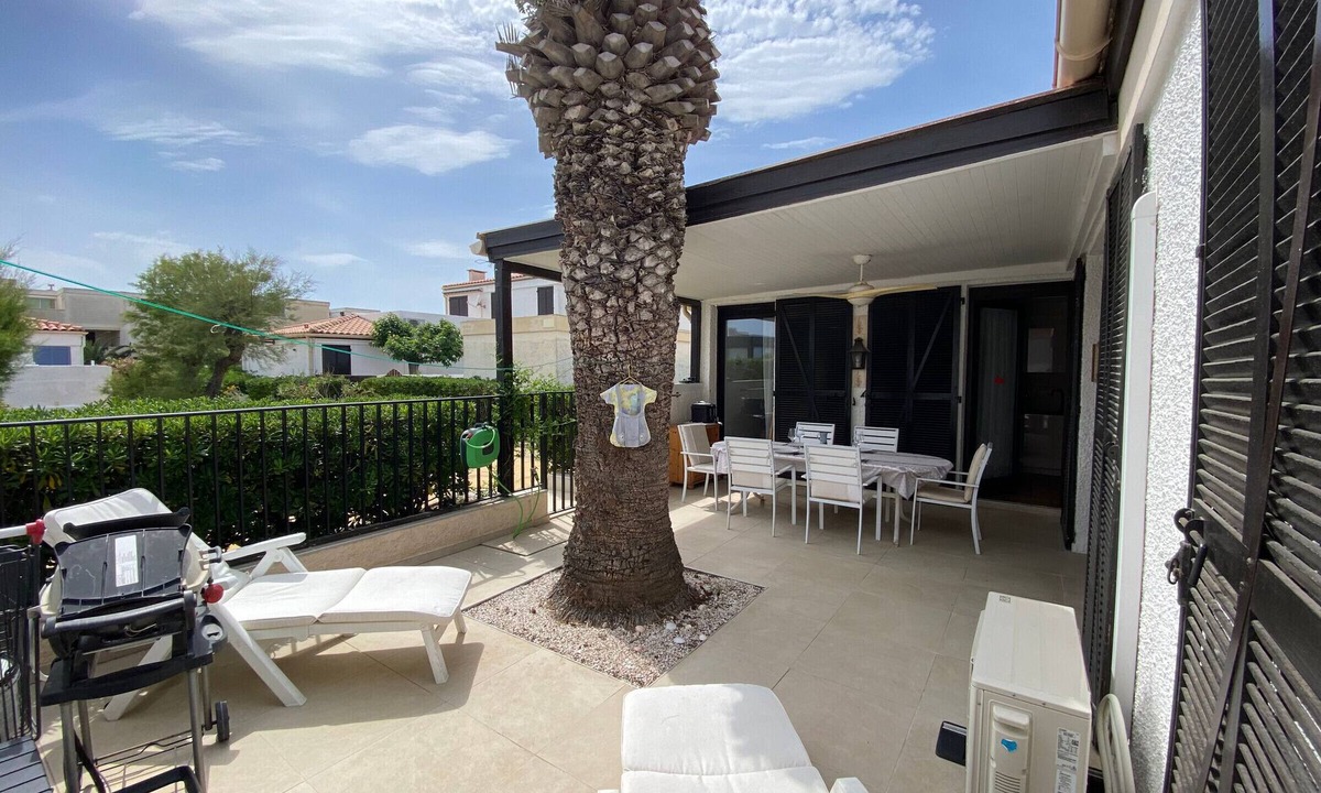 Leucate Villa | Stunning Beachfront Villa T3, A/C, 6 Guests, Parking, Terrace, Family-Friendly