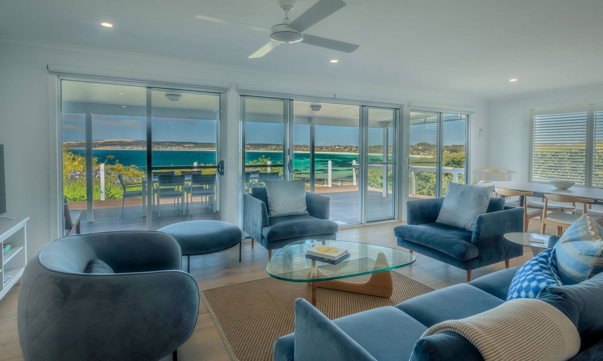 Emu Bay House | Stunning beachfront home - Pet friendly