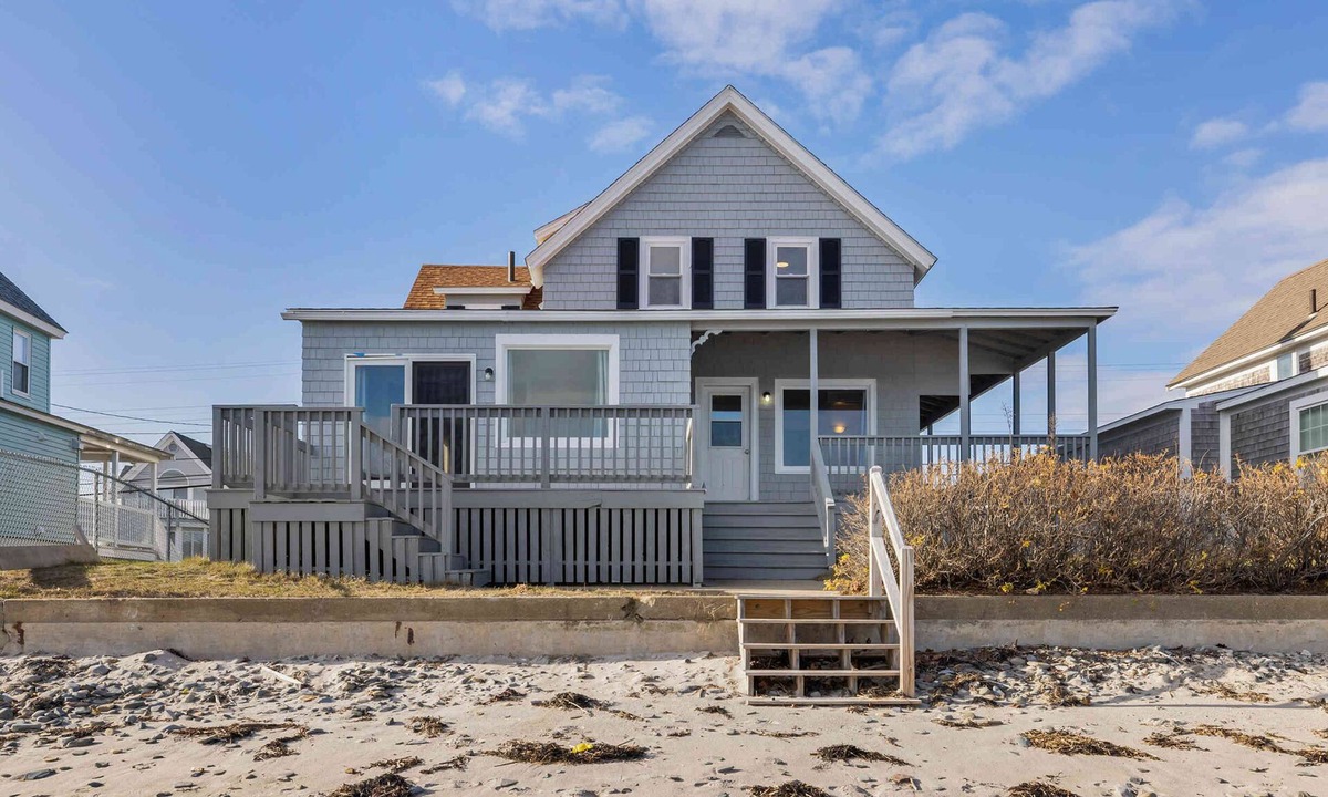 Wells Beach House | STUNNING BEACHFRONT HOME:AMAZING OCEAN VIEWS-BEACH ACCESS & OCEANFRONT DECK