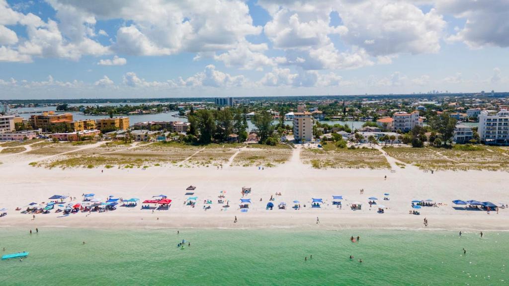 Treasure Island Apartment | Stunning Beachfront! Unit #2