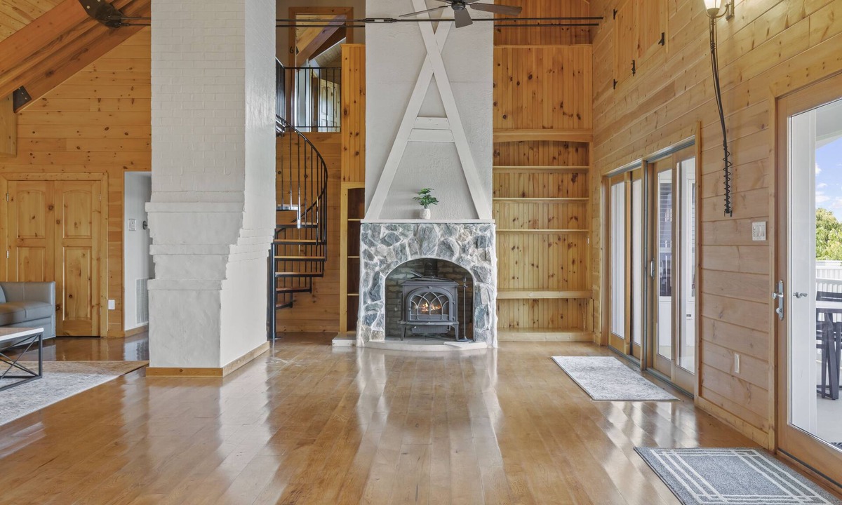 Bluemont House | Stunning Bluemont Manor with 9 Bedrooms 7 Baths