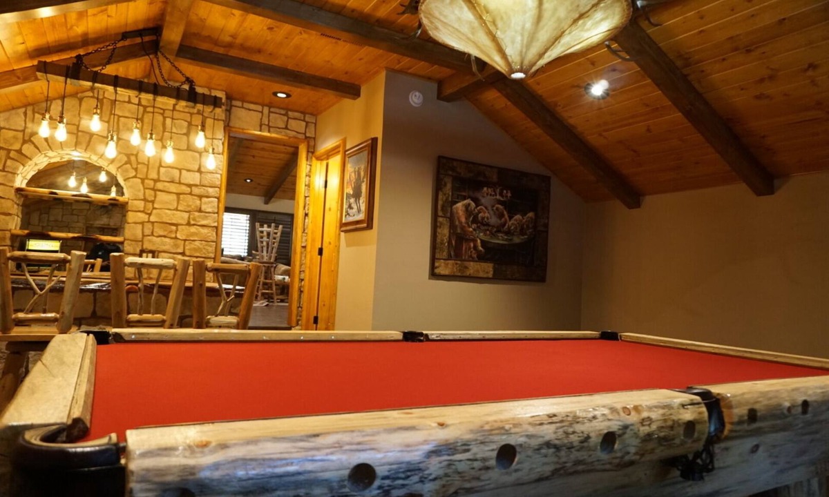 Summit Estates Cabin | Stunning Cabin By Snow Summit! Dogs Welcome