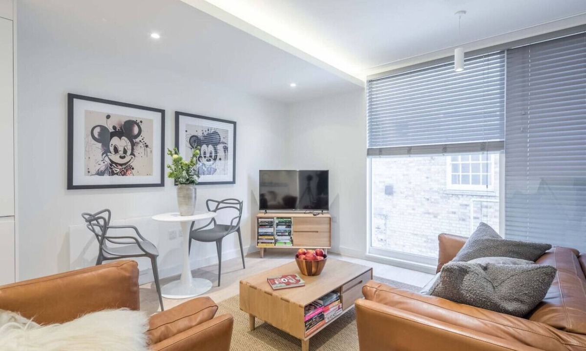 Cambridge Apartment | Stunning Central Apt - With Parking!