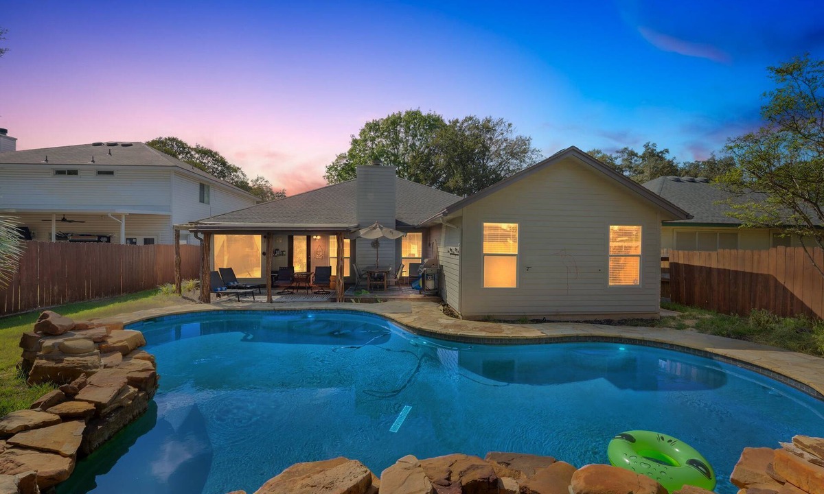 North San Antonio - SAT House | Stunning Central SA Home w/pool, fenced yard