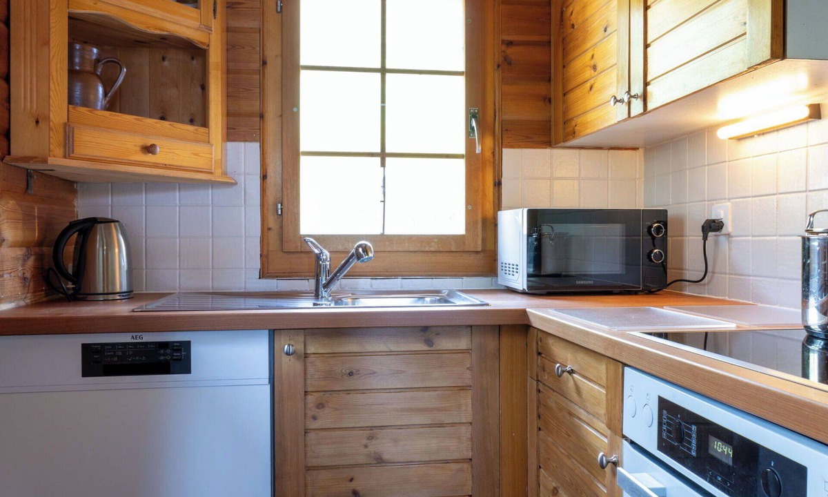 Les Mayens-de-Sion House | Stunning private villa for 7 people with balcony and pets allowed
