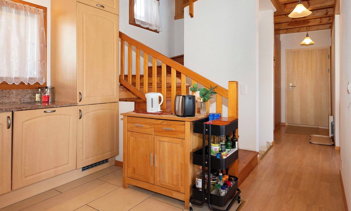 Chamoson House | Stunning private villa for 8 guests with WIFI, TV, terrace and pets allowed