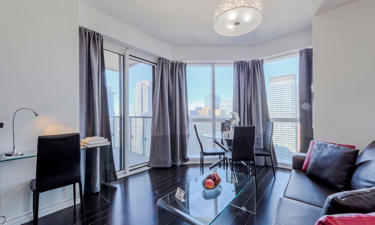 Bay Street Corridor Condo | Stunning City Center 2 Bedroom 2 Bathroom Suite, Balcony, 3 TVs, Pet Friendly