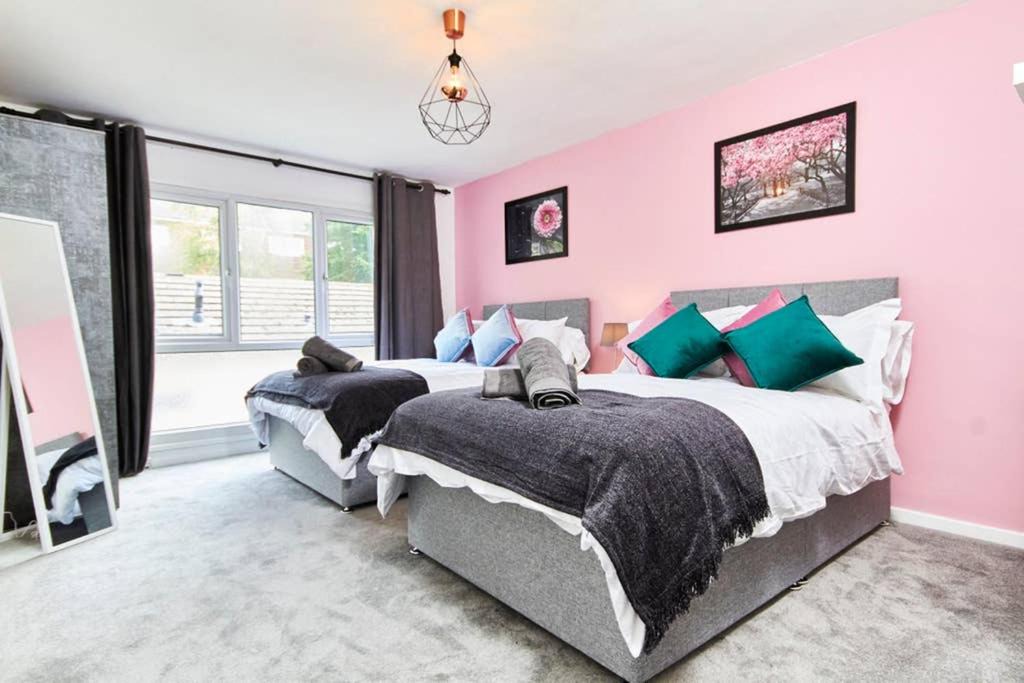 Nottingham City Centre House | Stunning City Centre House - Sleeps 8 - Parking