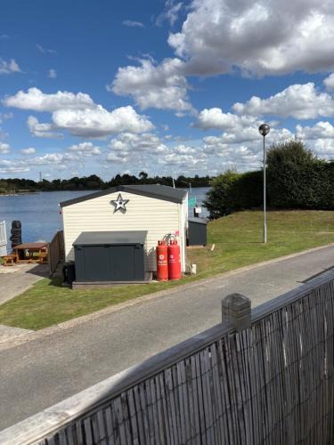 Crowle Resort | Stunning Clearwater Lake View Caravan