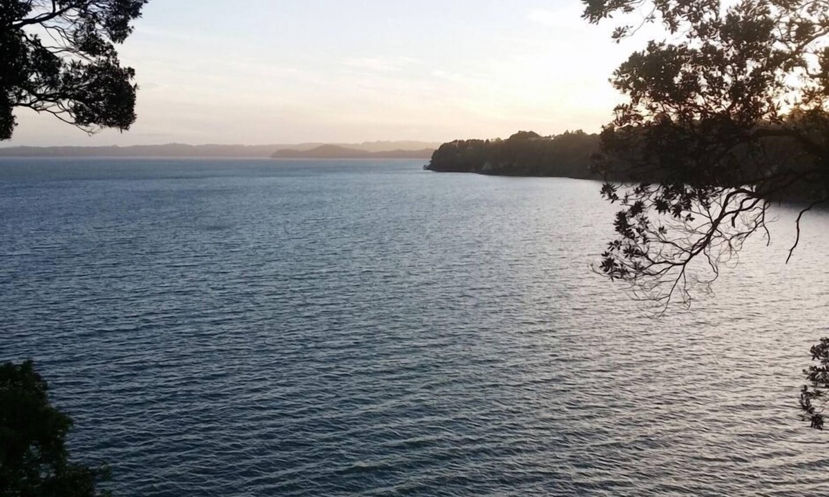 Titirangi House | Stunning clifftop seaview house Auckland Clifftop