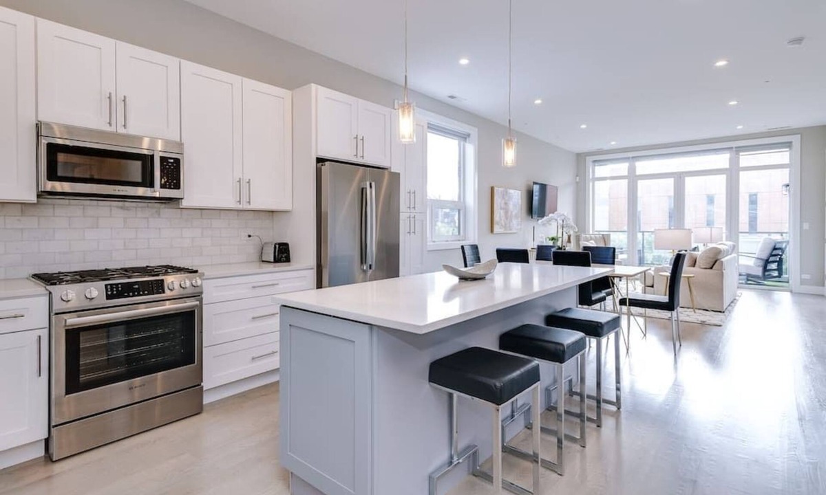River North Hotel | Stunning Condo #2 - Downtown River North!