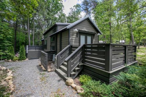 Monteagle House | Stunning Cottage Nestled Amidst Trees with Fire Pit in Monteagle, Tennessee