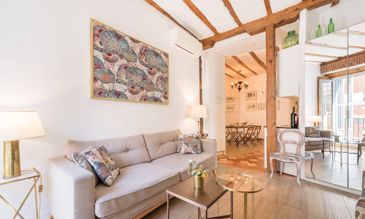 Golden Triangle of Art Apartment | Stunning Cozy and Sunny PRADO SANTA ANA 2BR/2BA, WIFI and LIFT