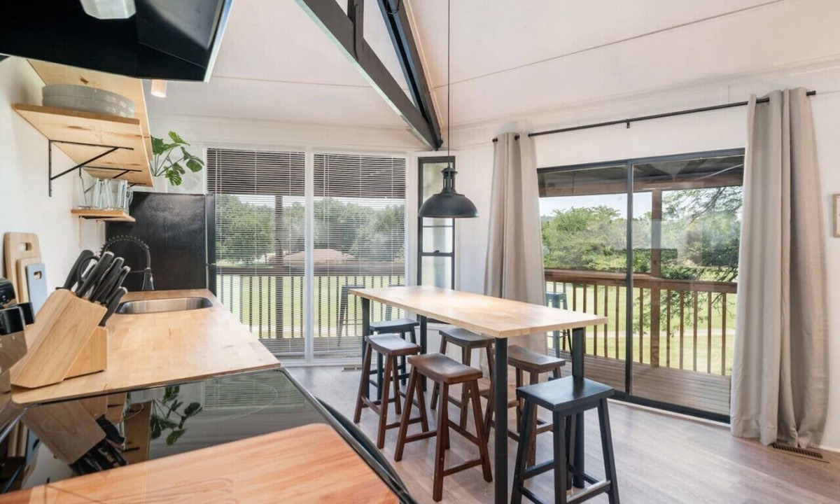Jones Mills House | Stunning Diamondhead Retreat