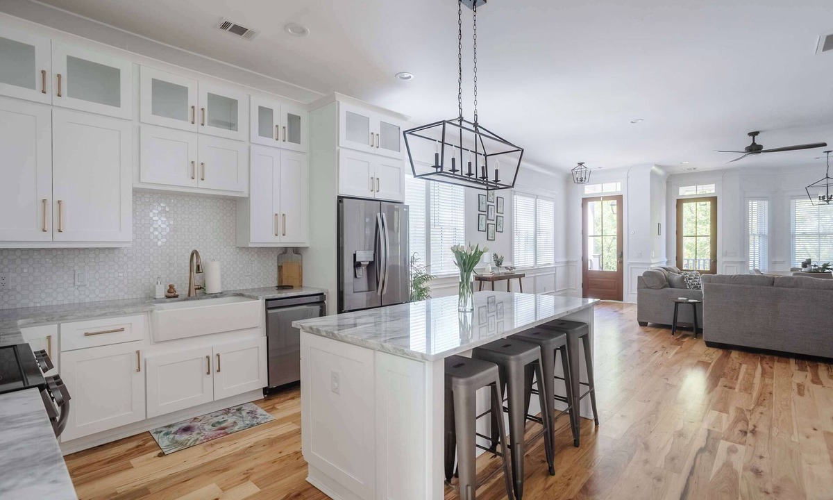 Metropolitan House | Stunning Downtown 3BD-2.5BA Home| Near Forsyth Pk