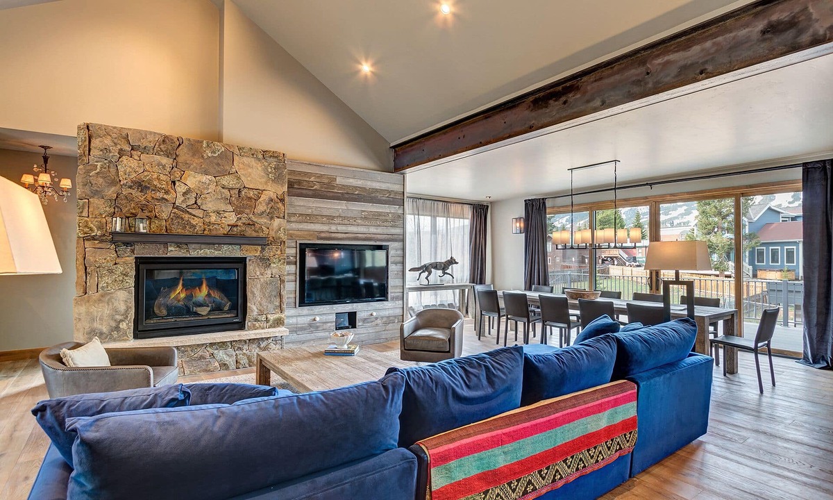 Weisshorn House | Stunning downtown 8 bed 6.5 bath, hot tub, pool table, steam room, fire pit