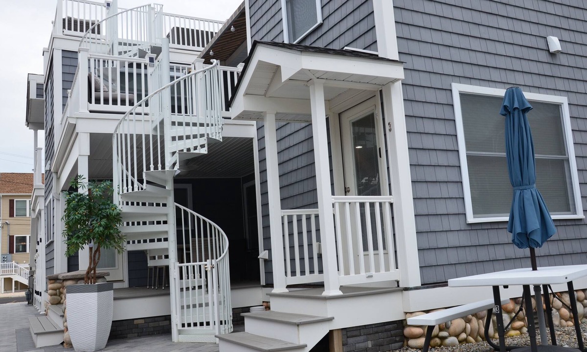 Ortley Beach House | STUNNING DUPLEX- Ocean Views - Roof Top Deck!