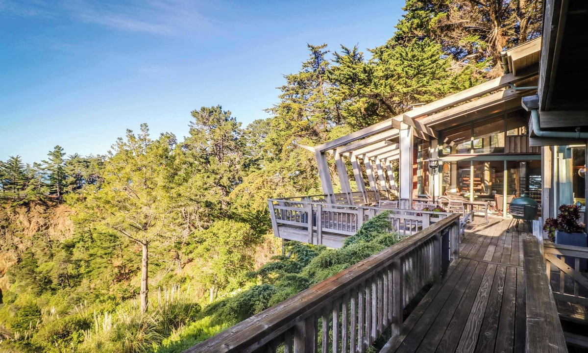 Elk House | Stunning Elk House Oceanfront, Deck & Views
