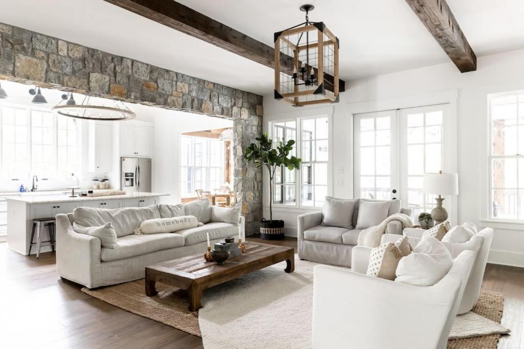 Franklin House | Stunning Estate in Leipers Fork with Pool, Hot Tub, Sauna
