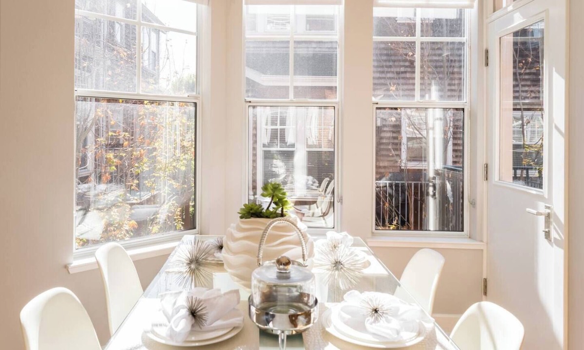 Fillmore District House | STUNNING EXECUTIVE 3 BEDROOM HOME WITH ATTACHED GARAGE