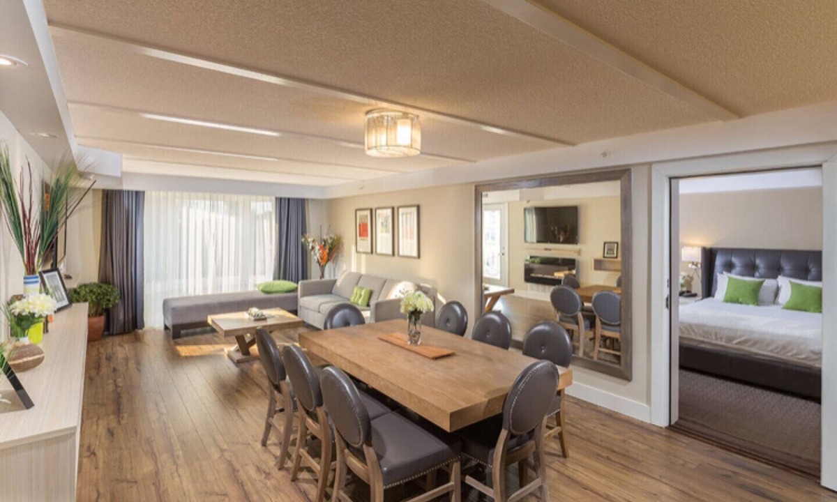 Collingwood Resort | Stunning Executive Waterfront 2-Bdrm Penthouse Suite - Luxury Collingwood Resort