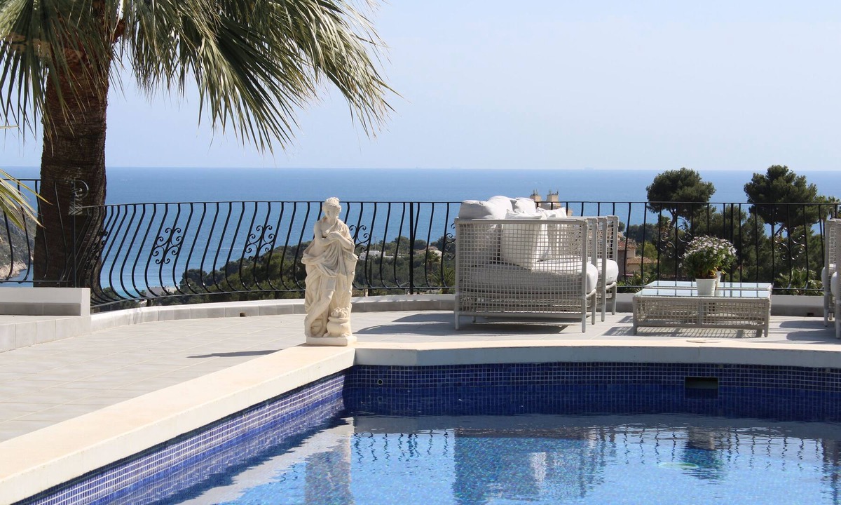 Arnella Villa | Stunning, Fabulous 5 star luxury villa overlooking El Portet Bay.
