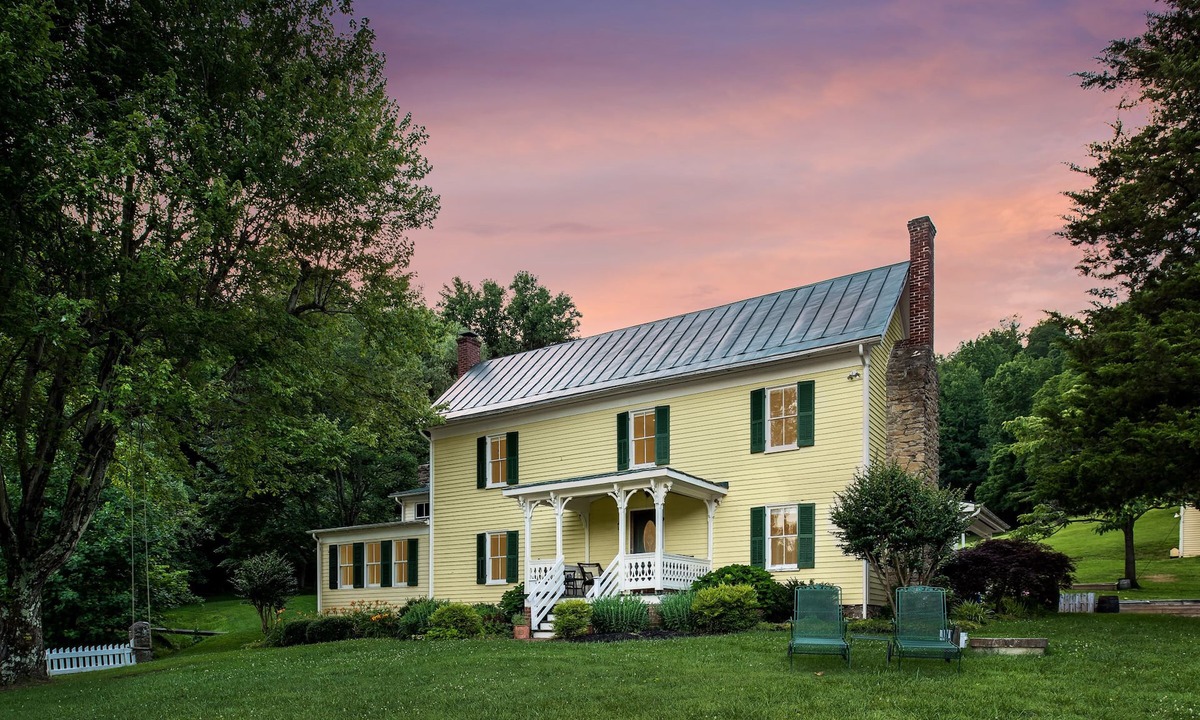 Haywood House | Stunning Family/Friends Retreat,110 Private Acres, Renovated Historic Home