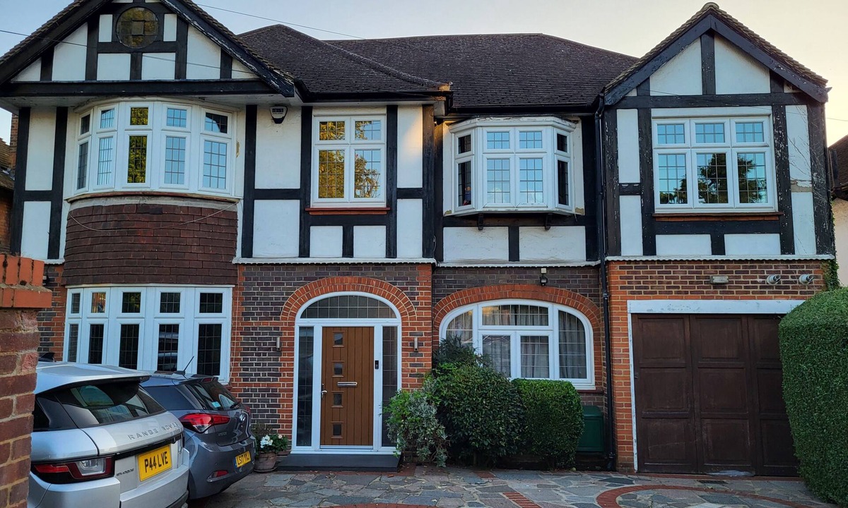 Cassiobury House | Stunning five bedroom detached house