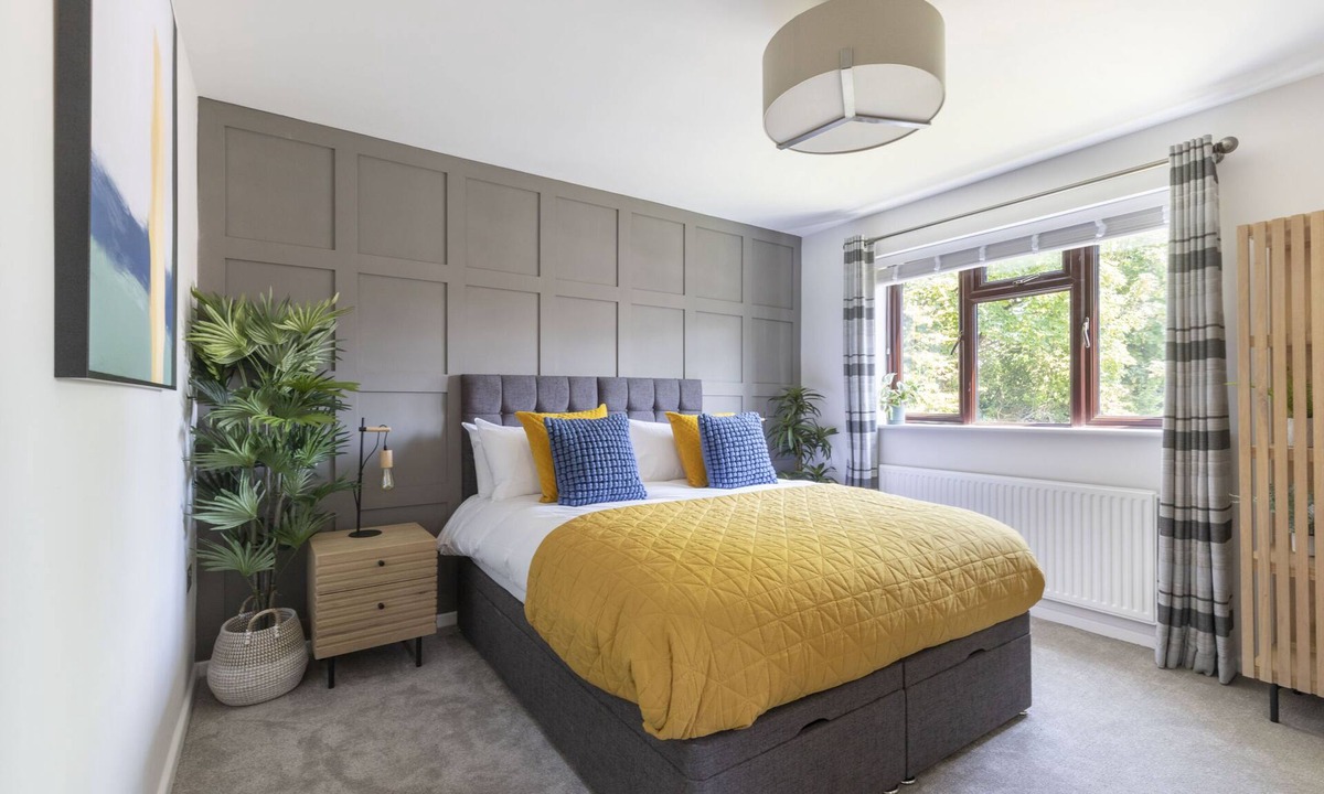 Cheltenham House | Stunning Five Bed Detached Home with Hot Tub