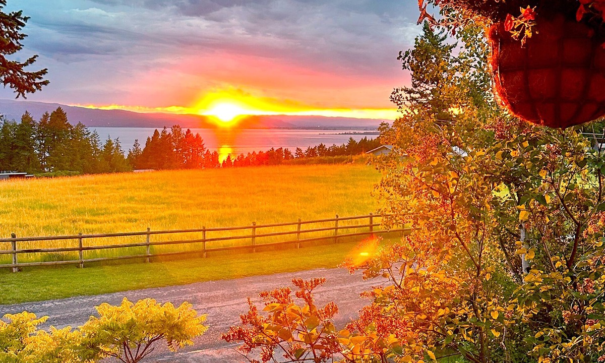 Bigfork House | Stunning Flathead Lake Views! 3-bedroom house in Bigfork w/private deck/firepit