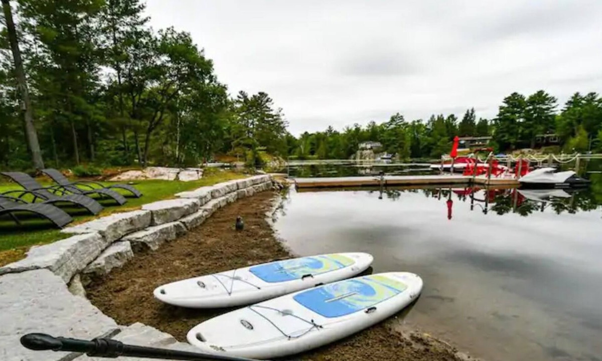 Trent Lakes Cottage | Stunning Four Season Cottage
