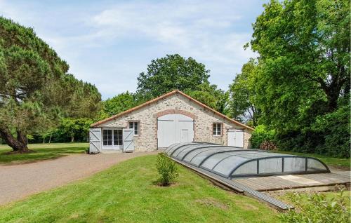 La Boissiere-des-Landes House | Stunning Home In La Boissière Des Lande
