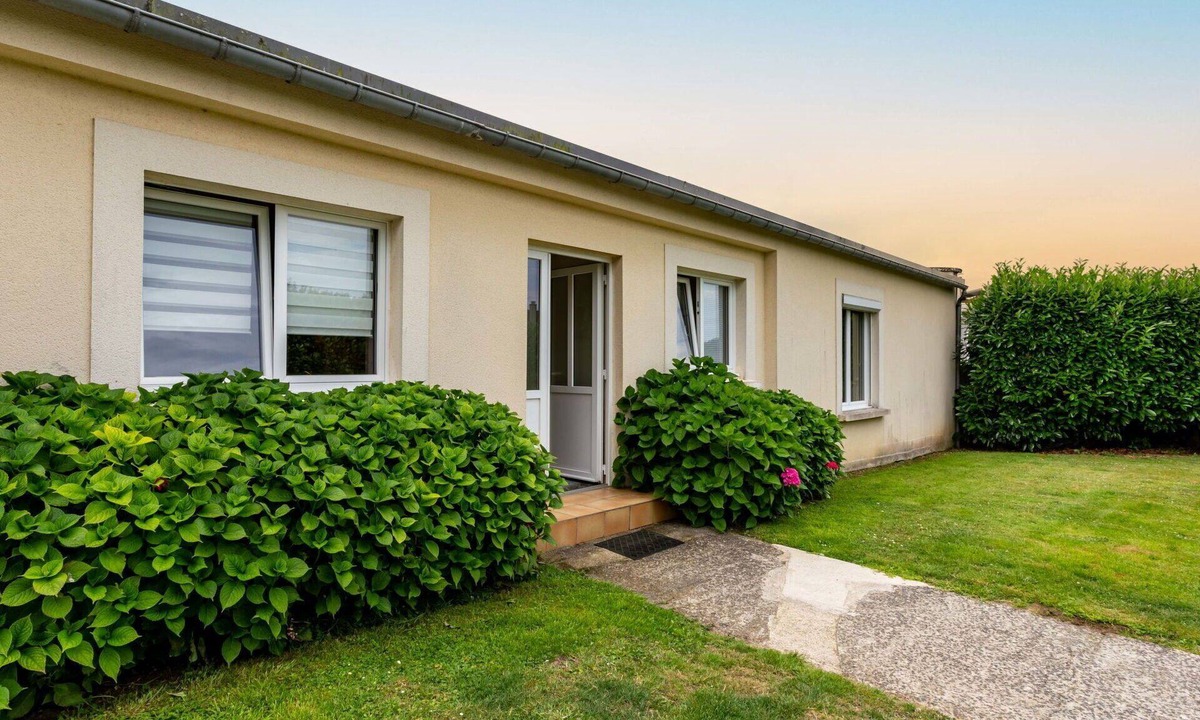 Saint-Vigor-le-Grand House | Stunning private villa for 6 guests with WIFI, TV, terrace and pets allowed
