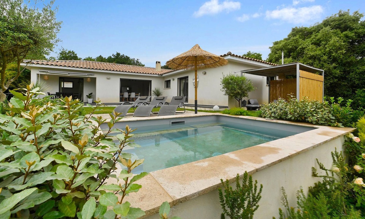 Saint-Laurent-des-Arbres House | Stunning home in St Laurent des Arbres