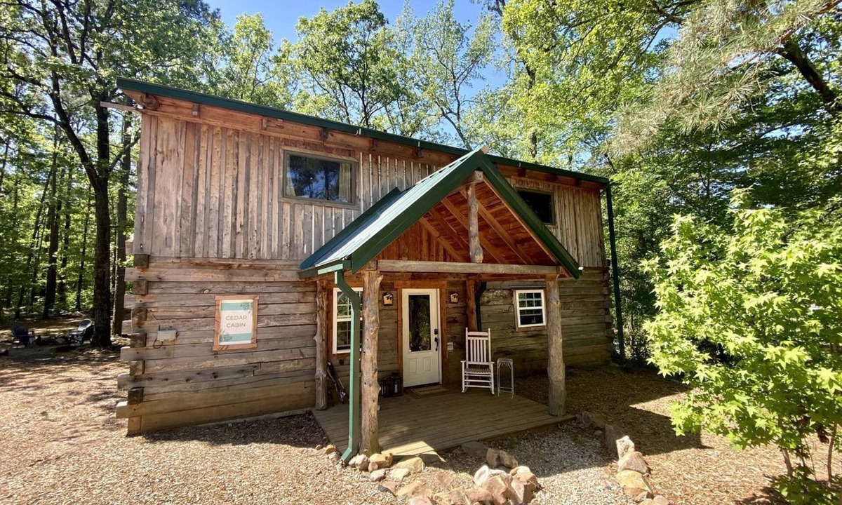 Boles House | Stunning Group Cabin with Beautiful Surroundings and Hiking Trails in Arkansas