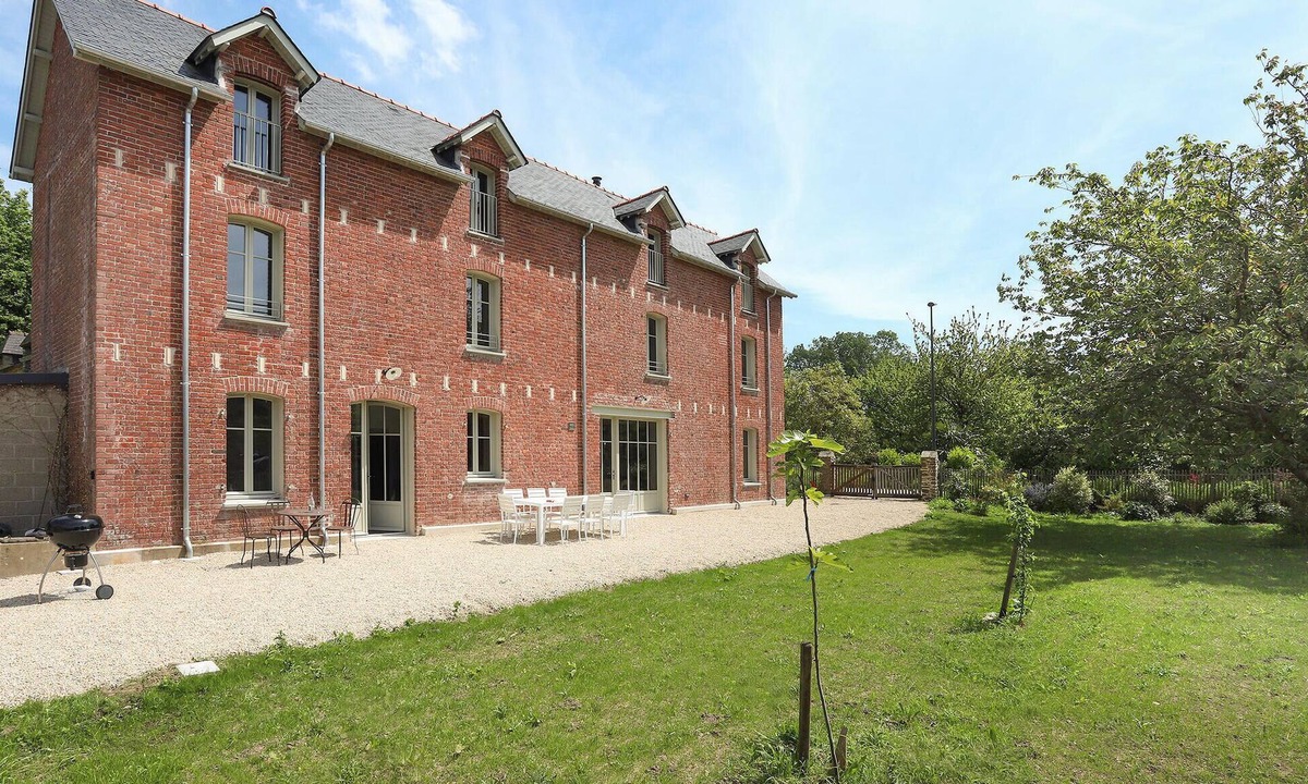 Le Minihic-sur-Rance House | Stunning home in Le Minihic-sur-Rance with WiFi