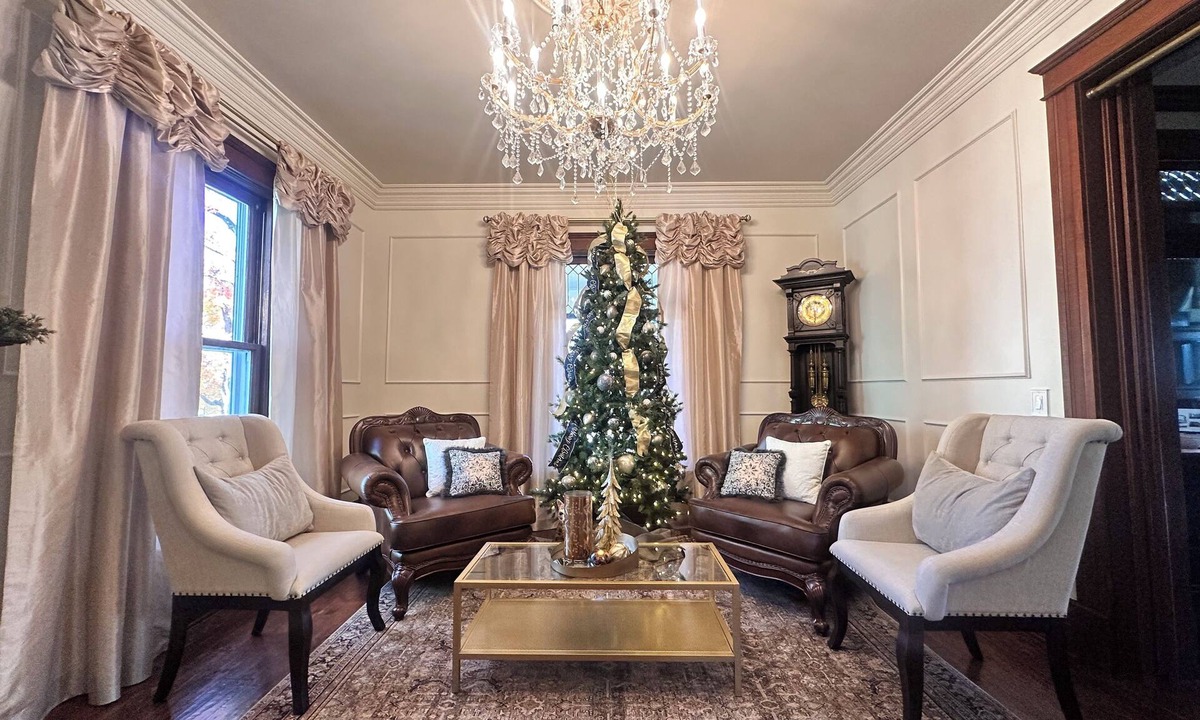 Chillicothe House | Stunning Historic remodel with modern amenities perfect for special gatherings!