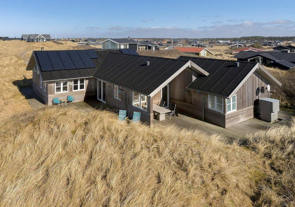 Lokken House | Stunning Holiday Home in L kken with Jacuzzi